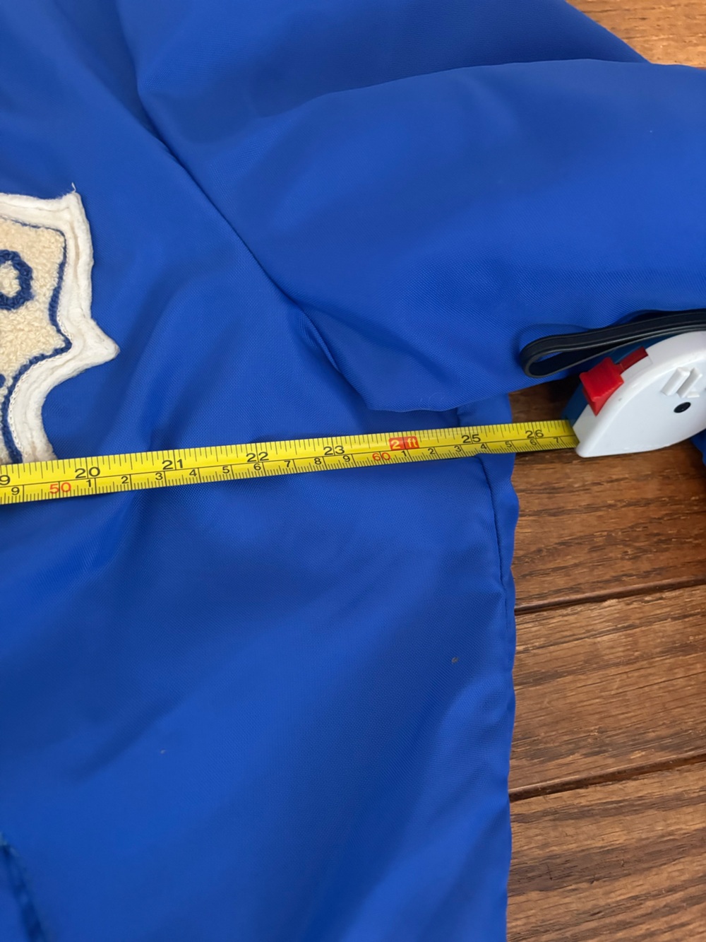 RARE Vintage Toronto Maple Leafs Men's Quilted Lining Blue Satin Bomber Jacket - Picture 9 of 12